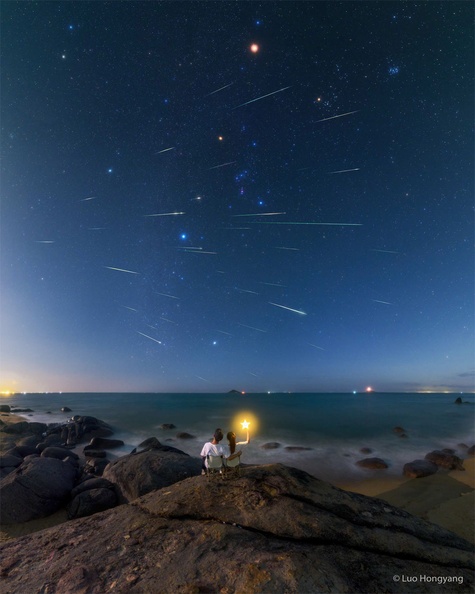 Lionid meteor shower, Hainan, China.jpg